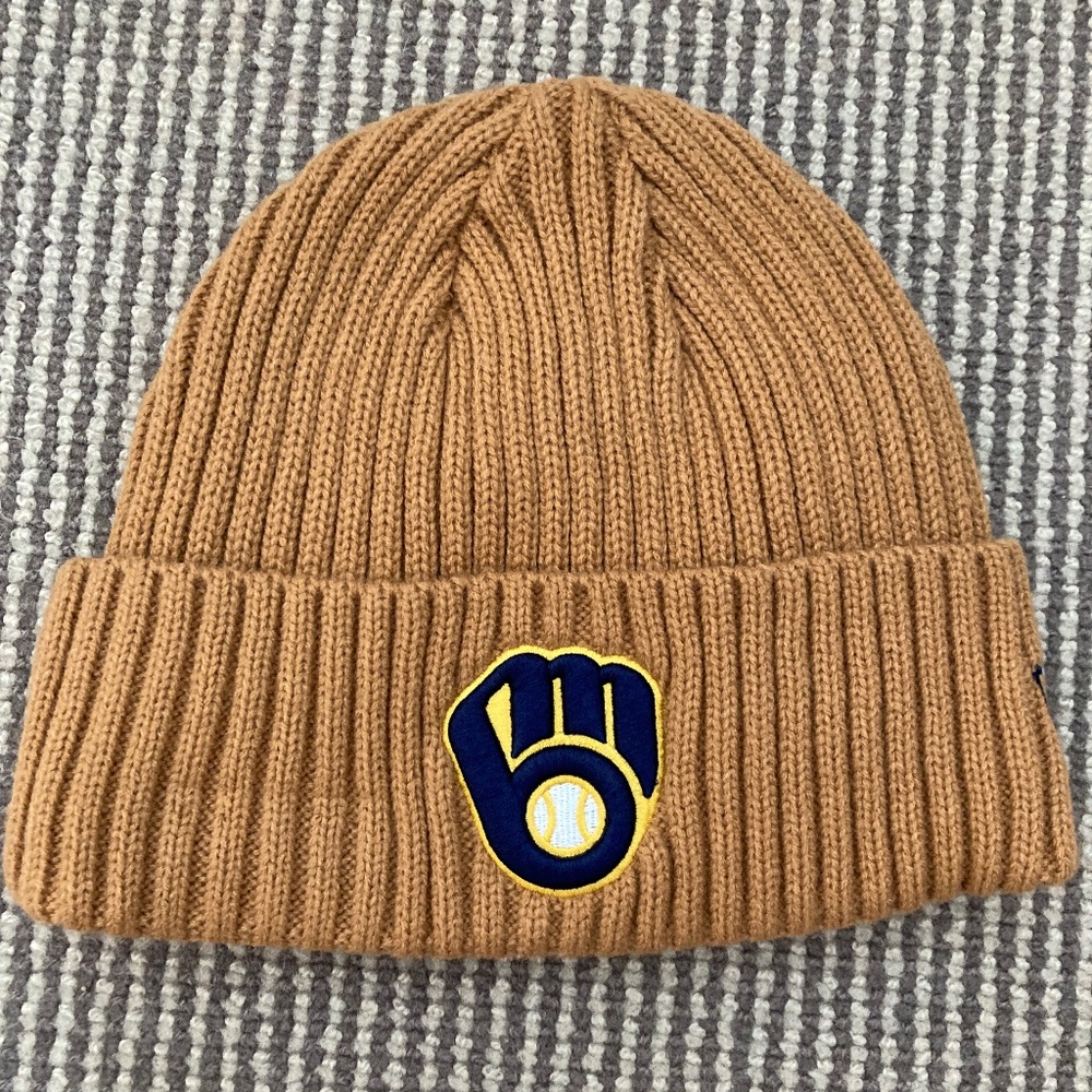 Mens Milwaukee Brewers knit hat NWOT